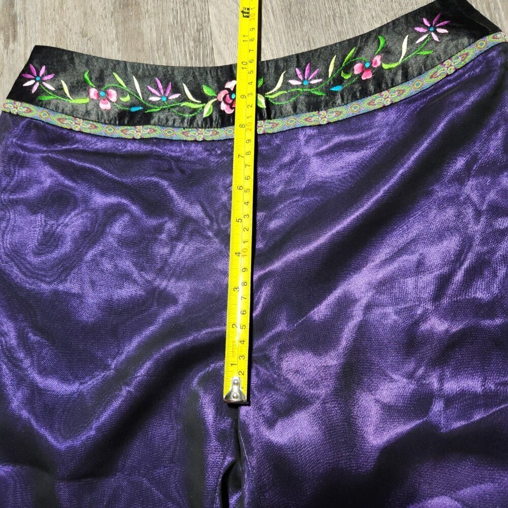 Gorgeous vintage 90s purple satin & black mesh flared pants with embroideries - Picture 12 of 14